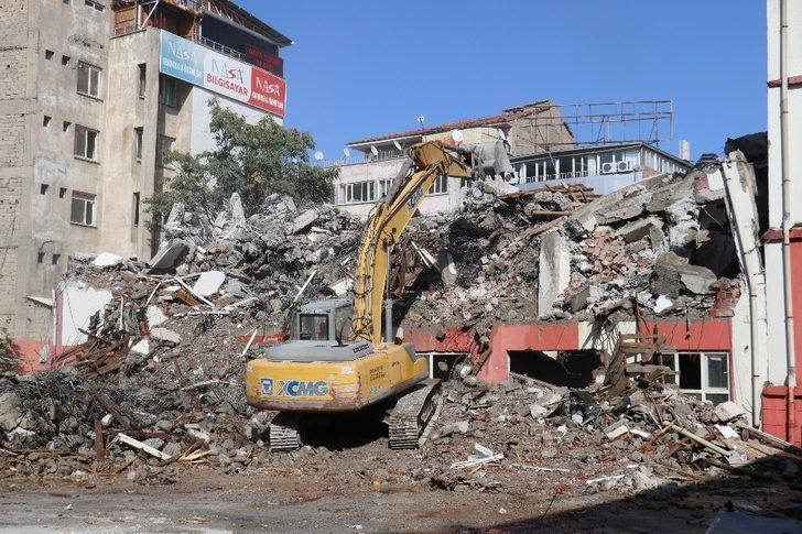 Kız Meslek Lisesi’nin ek binasının yıkımına başlanıldı G4
