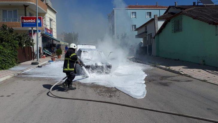 Seyir halindeki araç elektrik kontağından yandı G2