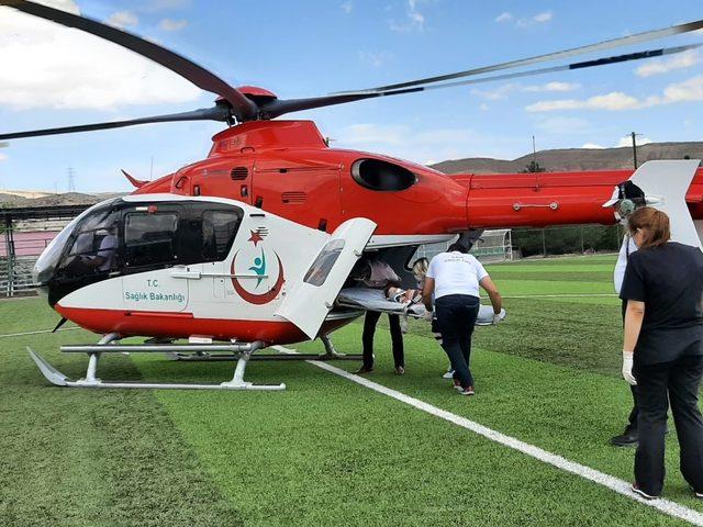 Bisikletten düşen bebeğin yardımına ambulans helikopter yetişti