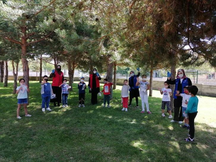 Erzincan’da öğrencilere kırtasiye seti hediye edildi G2