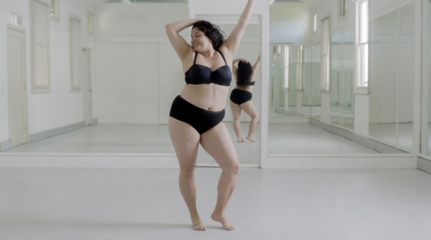 Facebook iç çamaşırı reklamını yasakladı: Şok edici ve sansayonel