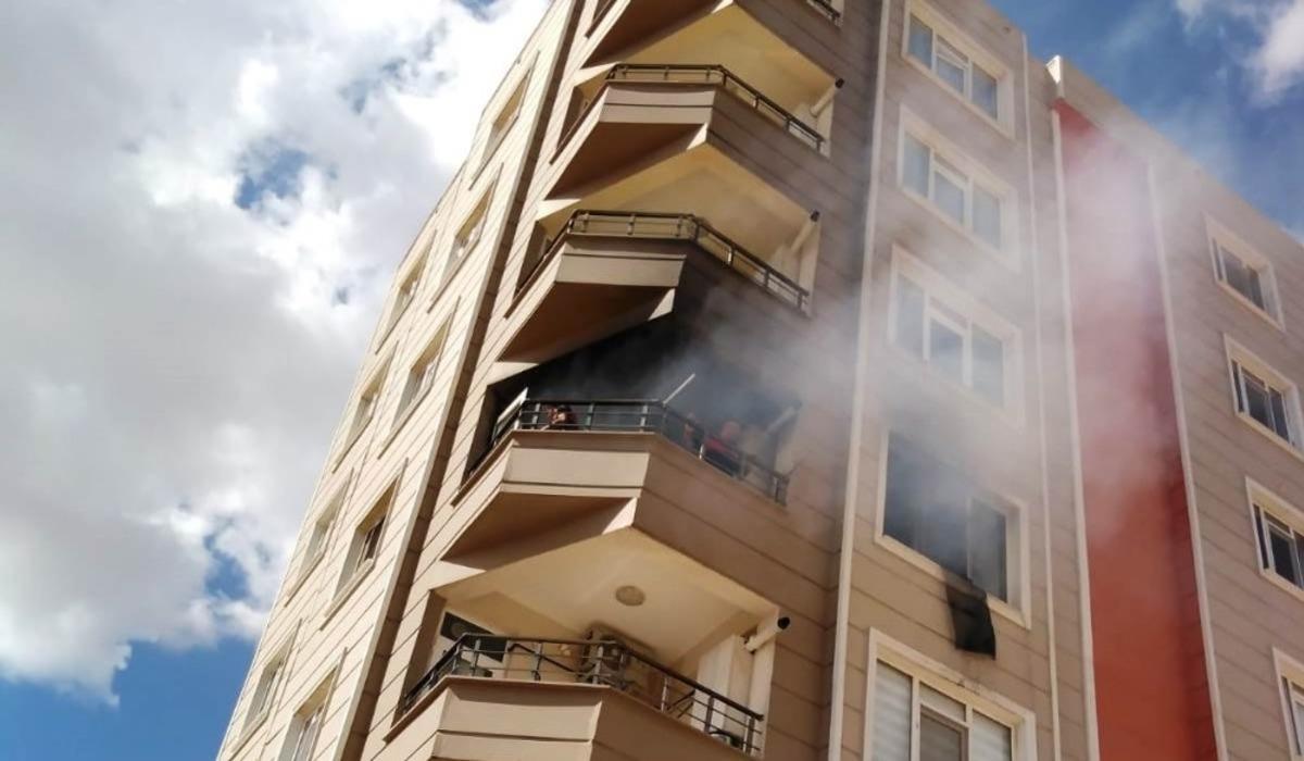 Prizden &ccedil;ıkan yangın evi k&uuml;l ediyordu