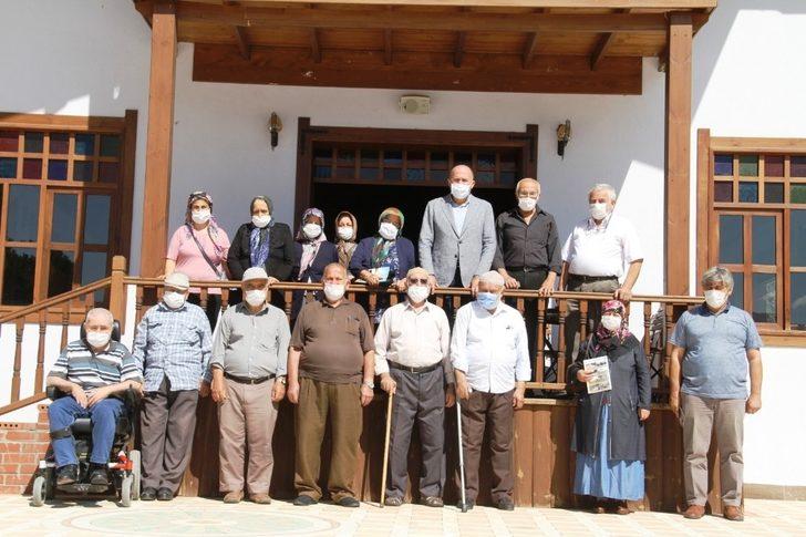 Başkan Ertürk, yaşlıları yalnız bırakmadı G1