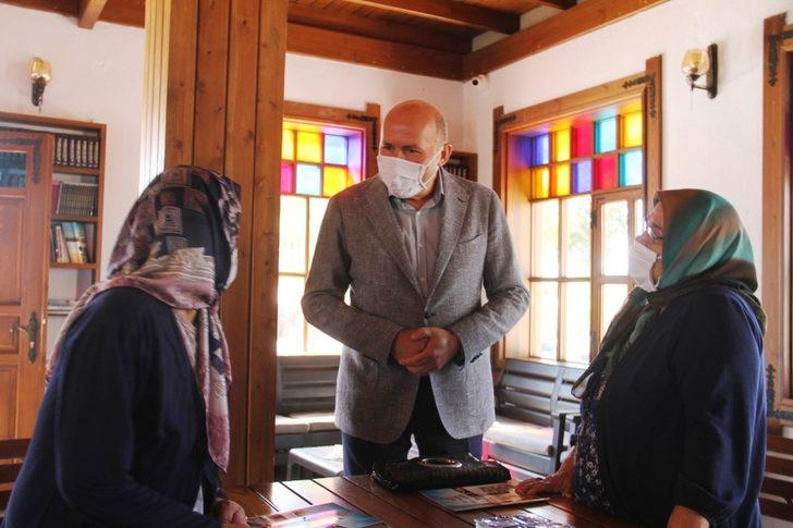 Başkan Ertürk, yaşlıları yalnız bırakmadı G4