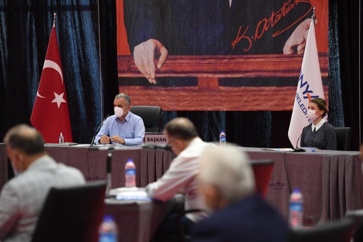 Konyaaltı Belediyesi&rsquo;nden ihtiya&ccedil; sahibi &ouml;ğrencilere tablet desteği