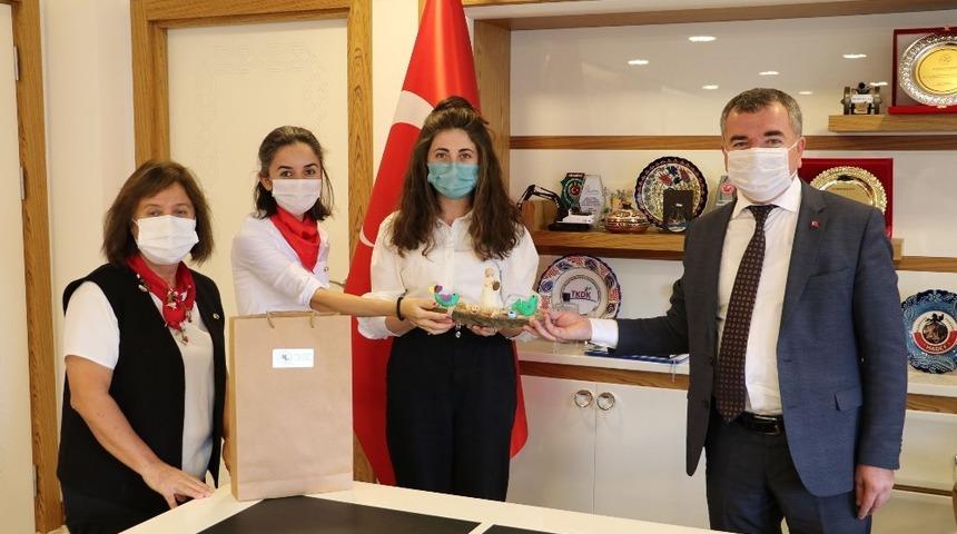 Üreten kadınlardan Özdemir’e teşekkür