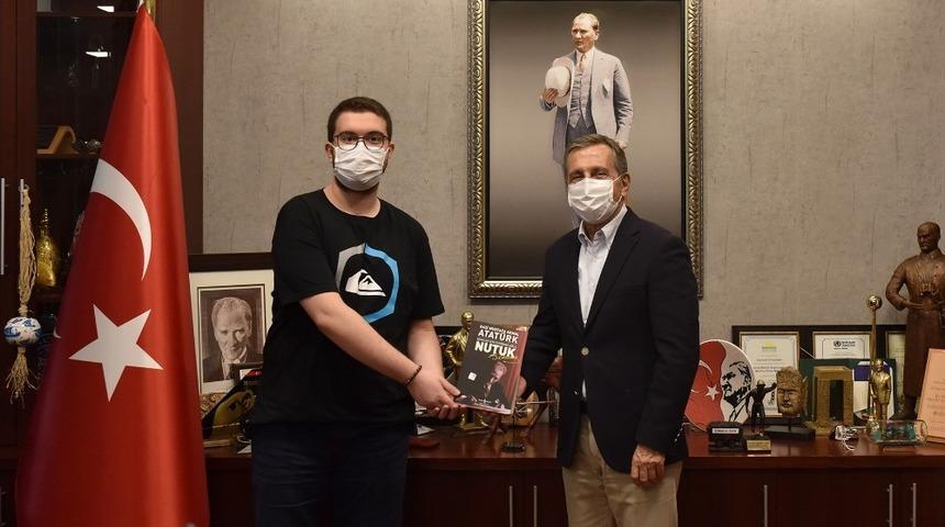 Başkan Ata&ccedil;&rsquo;tan başarılı &ouml;ğrenciye tebrik