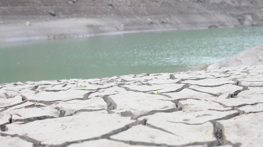Bir kentin ihtiyacını karşılıyordu! Barajdaki su çekilince ortaya çıktı