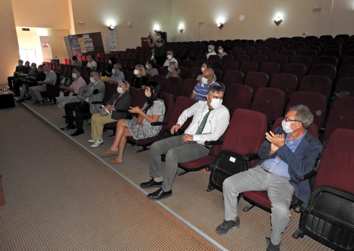 &Ccedil;eşme&rsquo;de, uzaktan eğitime ulaşamayan &ouml;ğrenciler i&ccedil;in kampanya