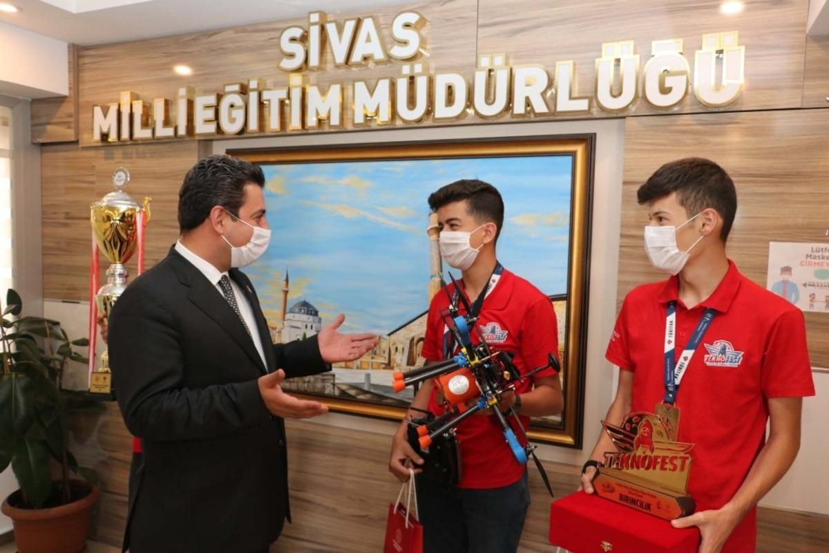 T&uuml;rkiye birincisi &ouml;ğrencilerden Savaş&ccedil;ı&rsquo;ya ziyaret