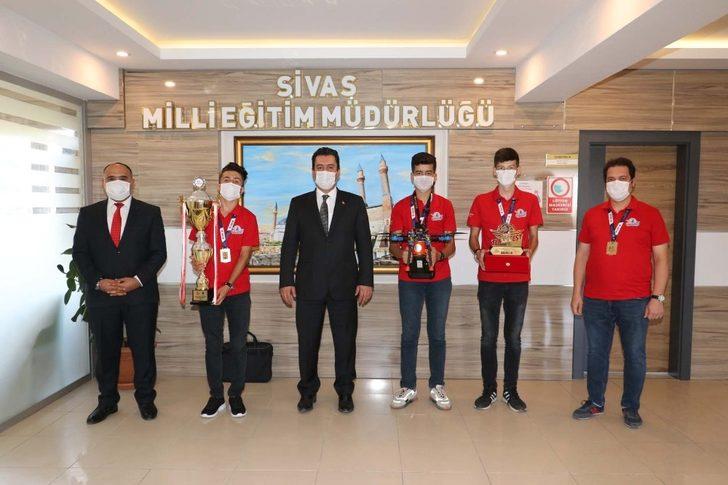 Türkiye birincisi öğrencilerden Savaşçı’ya ziyaret G4