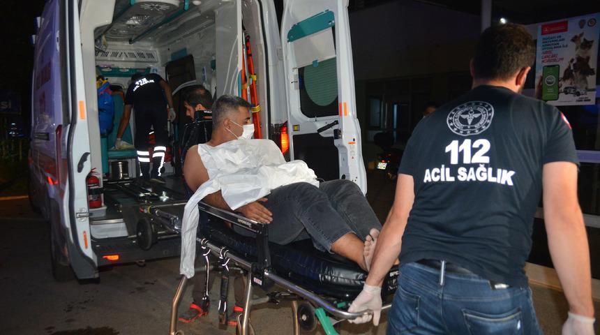 Polis memuru bıçaklandı, oğlu darp edildi