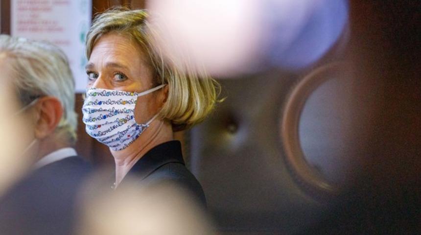 Eski Bel&ccedil;ika Kralı kabul etti! O artık resmen prenses