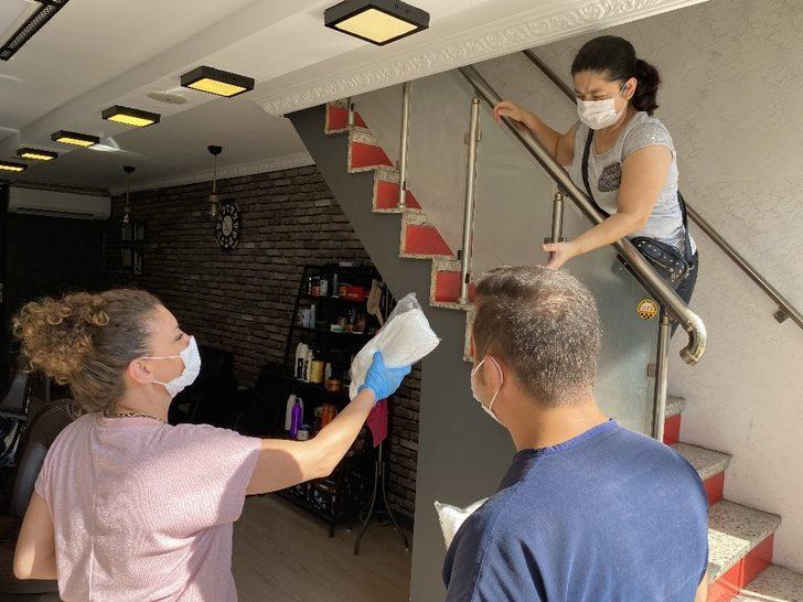 Kemer Belediyesi’nden kuaför ve berberlere hijyen seti G1