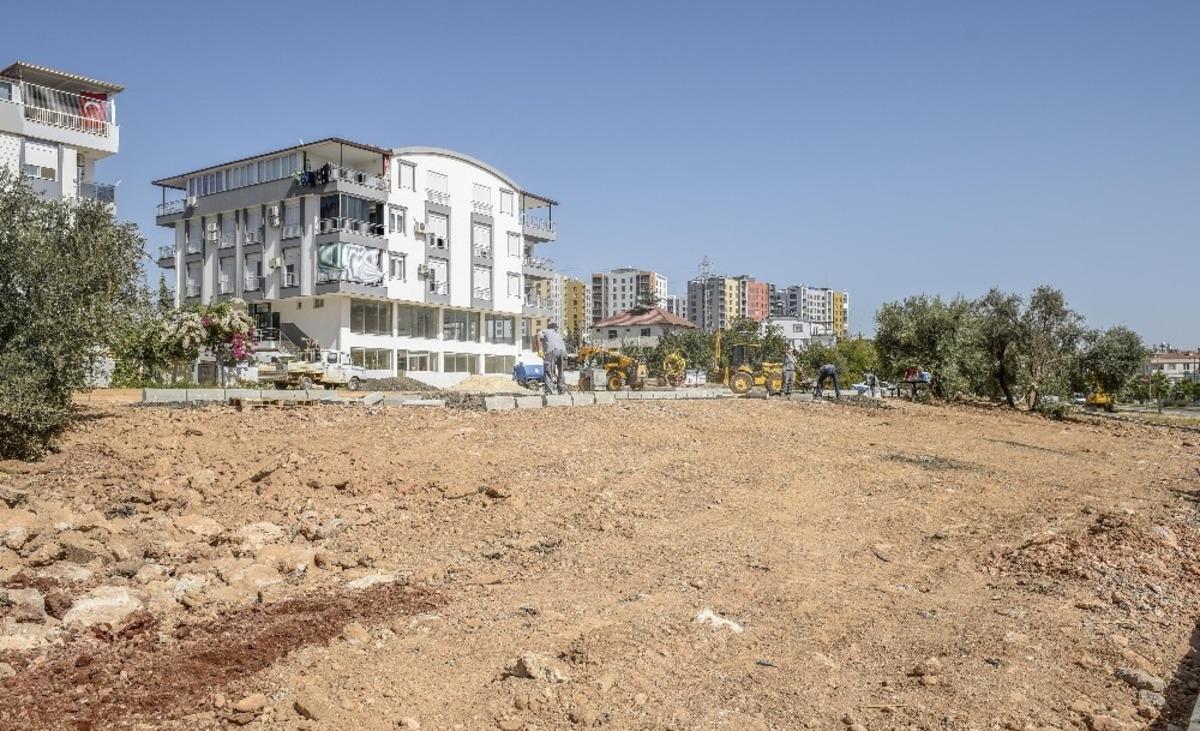 Kepez Belediyesi&rsquo;nden &Uuml;nsal&rsquo;a spor sahalı yeşil alan