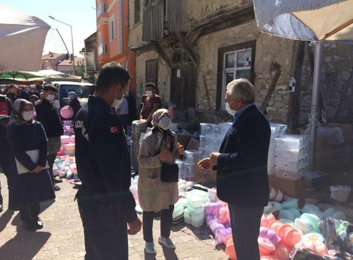 Dumlupınar il&ccedil;e pazarında Korona vir&uuml;s denetimi