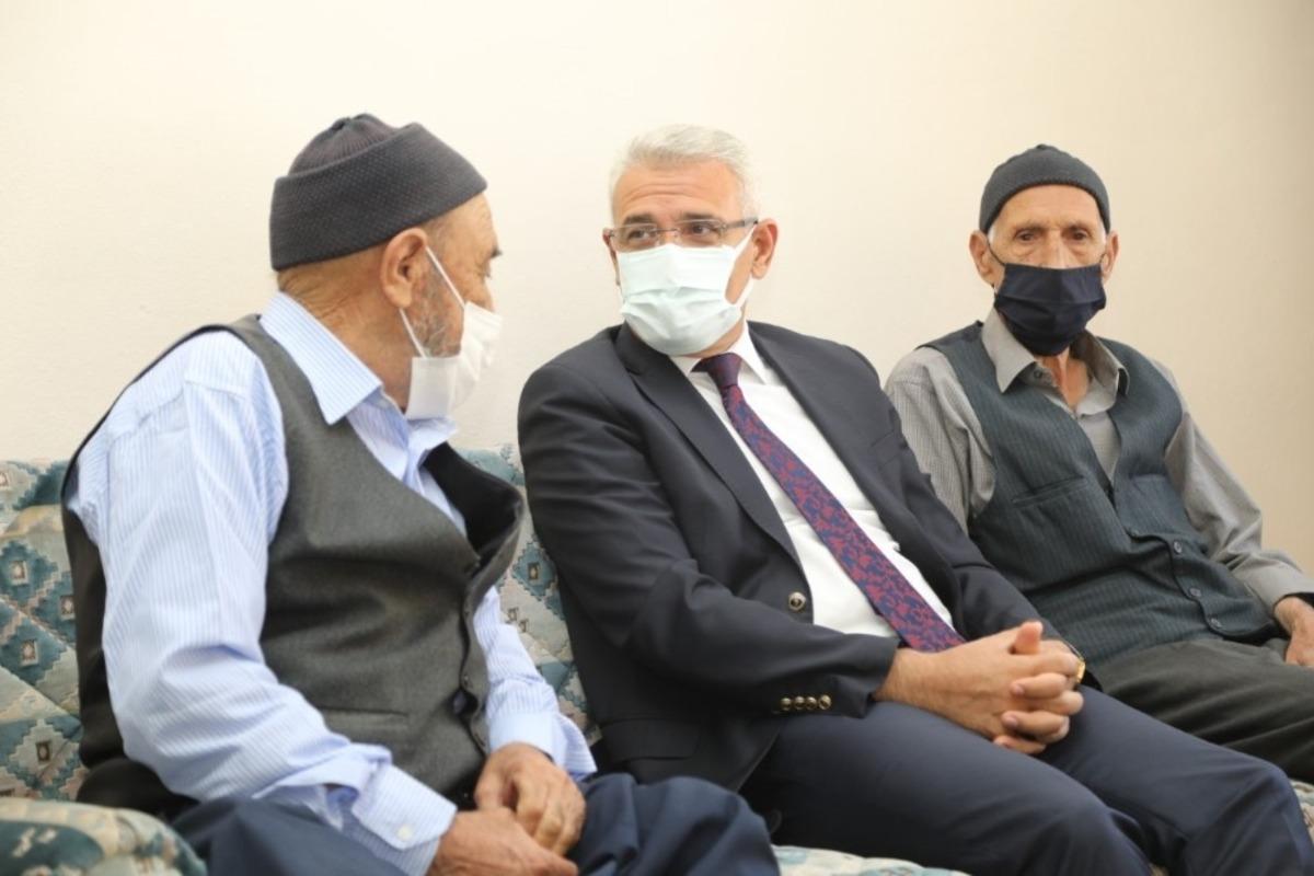 Başkan G&uuml;der yaşlıları unutmadı
