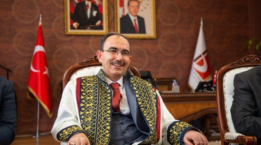 Rektör Beydemir’in, Dünya Yaşlılar Günü mesajı