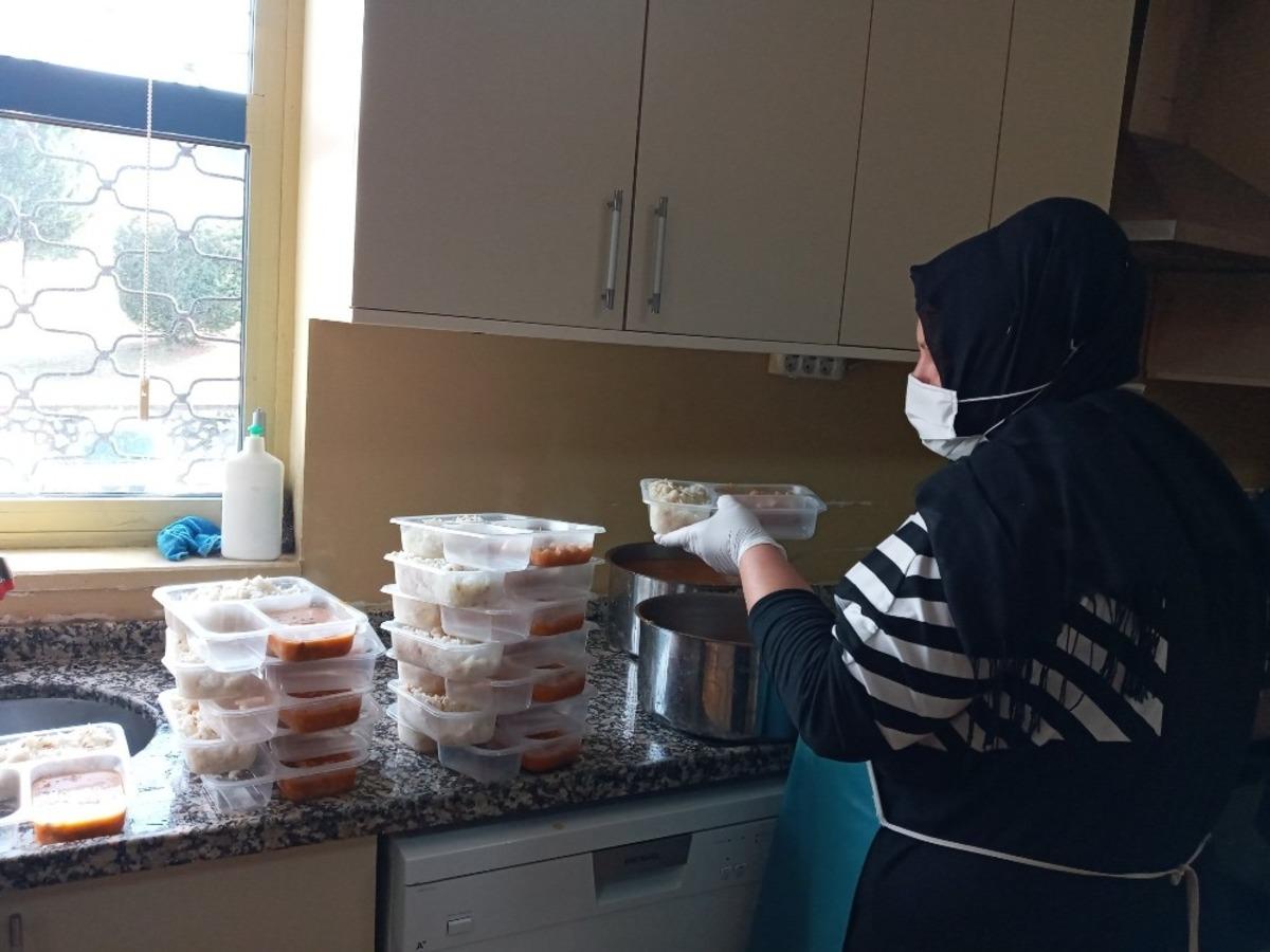 Her g&uuml;n 70 aileye sıcak yemek