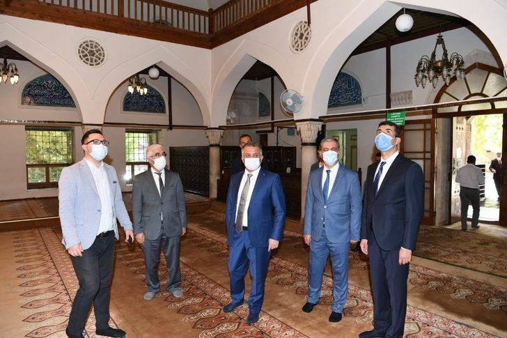 Vali Yazıcı, Abdal Musa Türbesini ziyaret etti G2