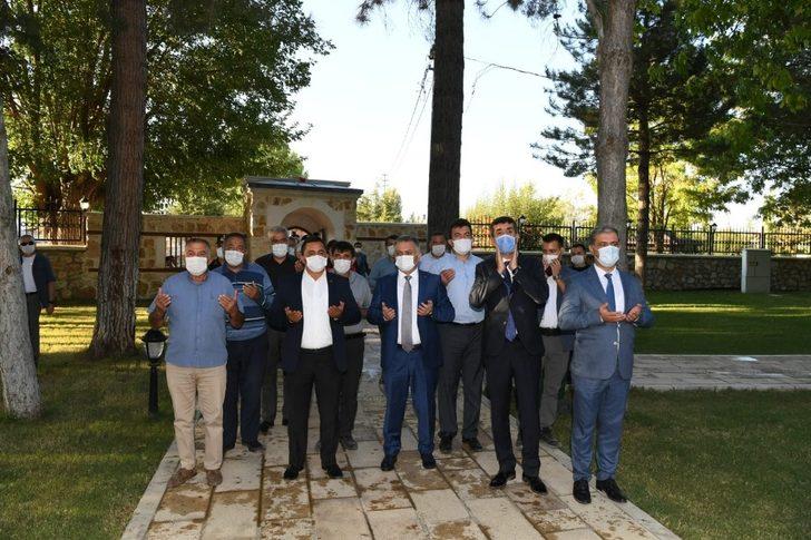 Vali Yazıcı, Abdal Musa Türbesini ziyaret etti G4