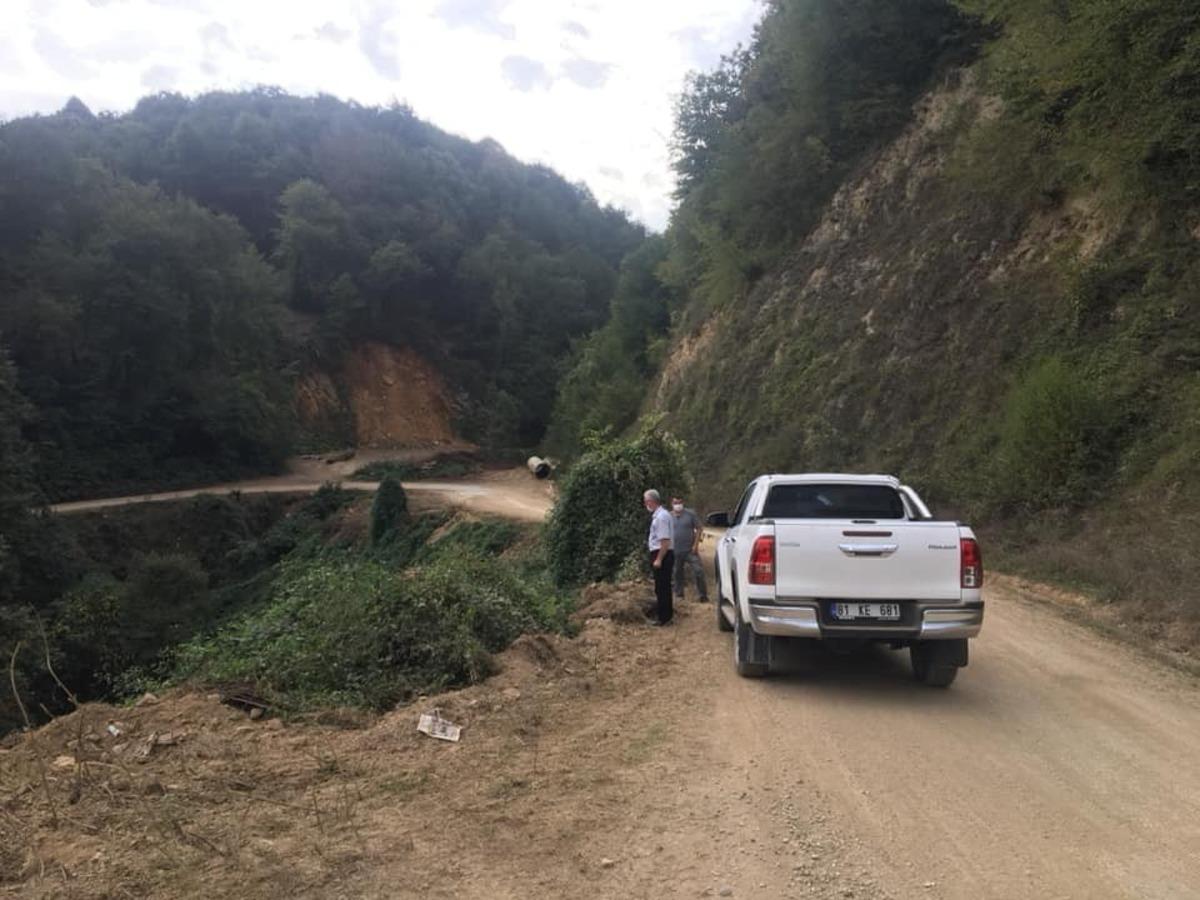 Ak&ccedil;akoca&rsquo;da k&ouml;ylerinde asfalt yol &ccedil;alışması s&uuml;r&uuml;yor