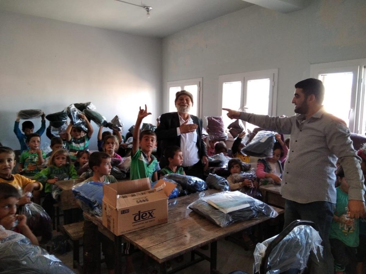 Suriye&rsquo;deki bin Doğu T&uuml;rkistanlı &ccedil;ocuğa mont ve bot