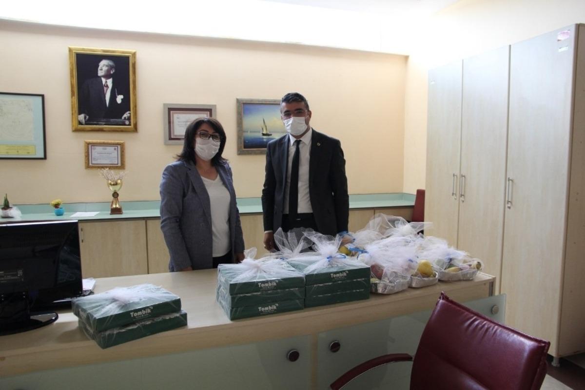 Başkan Şahiner&rsquo;den sağlık &ccedil;alışanlarına jest