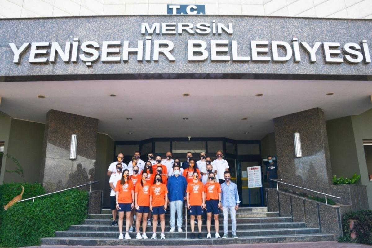 Başkan &Ouml;zyiğit, &Ccedil;BK Yenişehir Belediyesi sporcularını kutladı