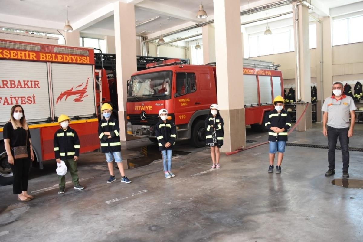 Bilgi Evi &ouml;ğrencileri İtfaiye Haftasını kutladı