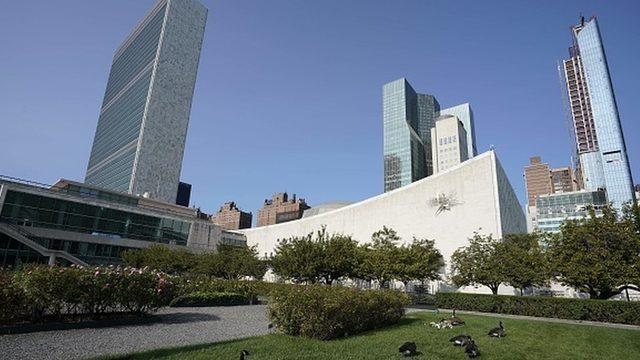 Birleşmiş Milletler Genel Sekreterliği, New York'taki genel merkezde bulunuyor.