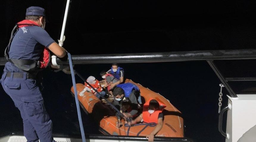 Yunanlılar geri itti, T&uuml;rk Sahil G&uuml;venlik kurtardı