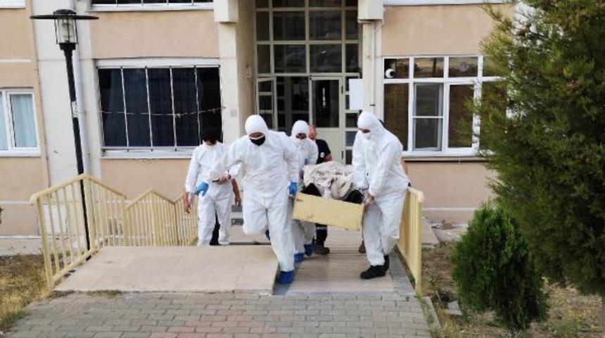 Koronavirüs korkusundan tedavi olmayı reddetti, evinde ölü bulundu