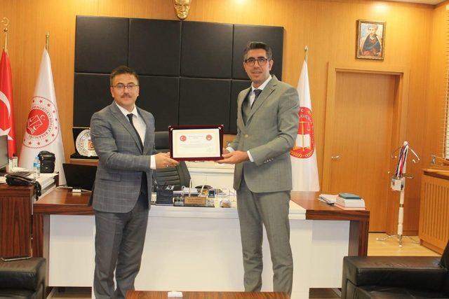 Van Cumhuriyet Başsavcı Vekili Boyalı’ya plaket 1