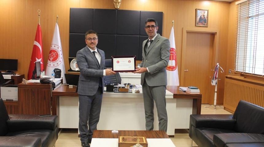 Van Cumhuriyet Başsavcı Vekili Boyalı’ya plaket