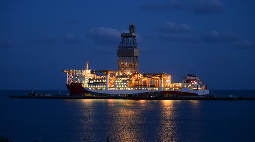 Kanuni sondaj gemisi Karadeniz'e açılmaya hazırlanıyor