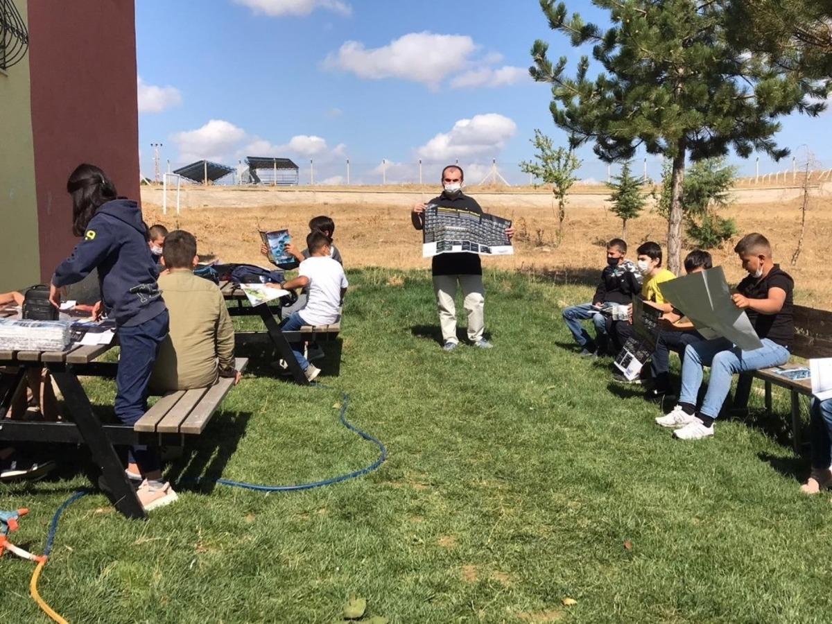 Ahmetfakılı Ortaokulu&rsquo;nda &ldquo;K&ouml;yde Okuma Etkinliği&rdquo; d&uuml;zenlendi