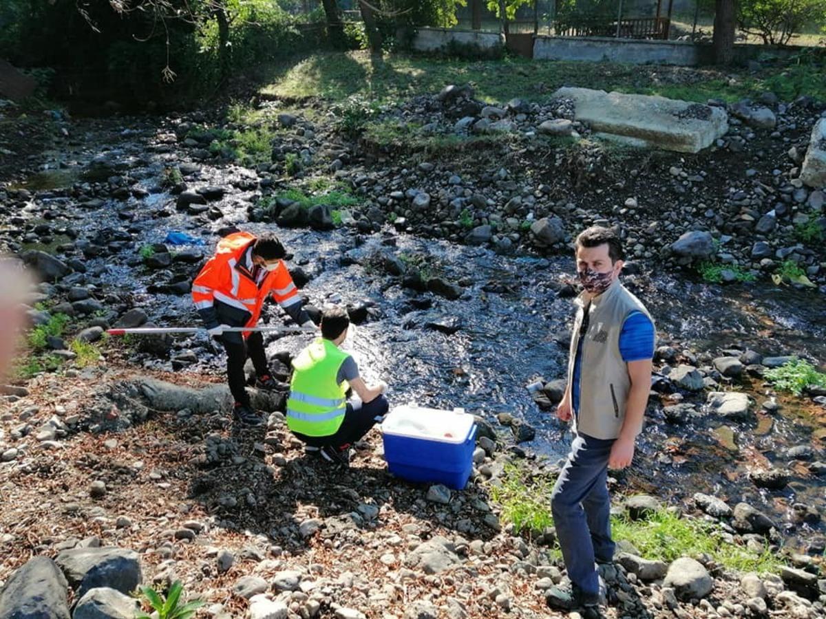 Efteni g&ouml;l&uuml;n&uuml; besleyen derelerden numune alındı
