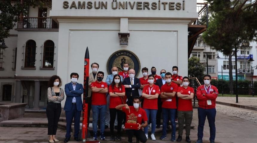 Rekt&ouml;r Aydın, Tanyeli Roket Takımı&rsquo;nı kutladı