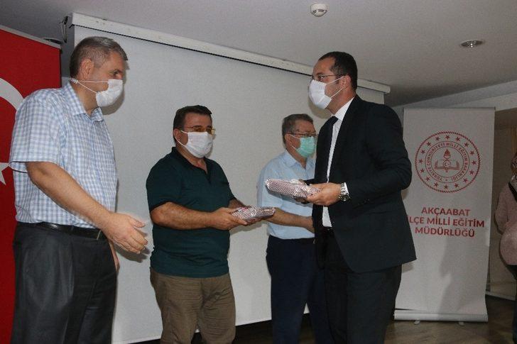 Akçaabat Belediyesi’nden eğitime tablet desteği G1