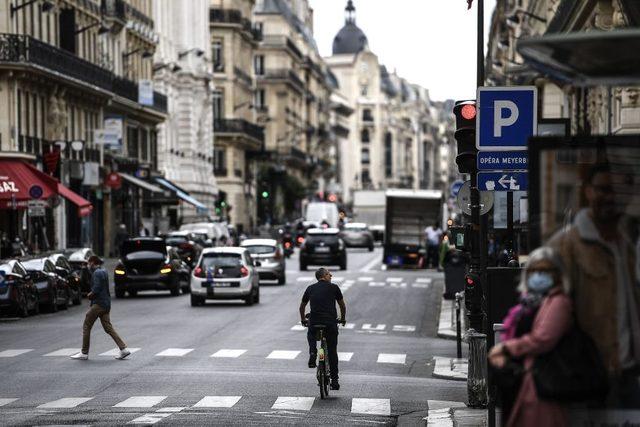 Paris'te bisiklete binme seviyeleri geçen yılın aynı dönemine göre yüzde 27 arttı.