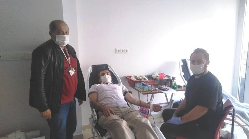 Hisarcık&rsquo;ta 7 saatte 38 &uuml;nite kan alındı