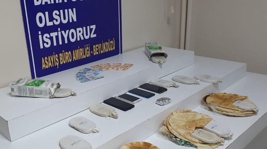 S&uuml;t kutuları ve ekmek arasından uyuşturucu &ccedil;ıktı