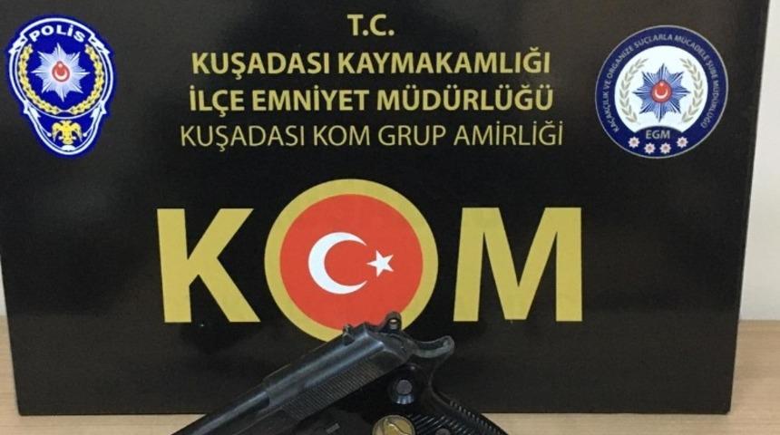 Şüpheli şahsın üzerinden ruhsat silah çıktı