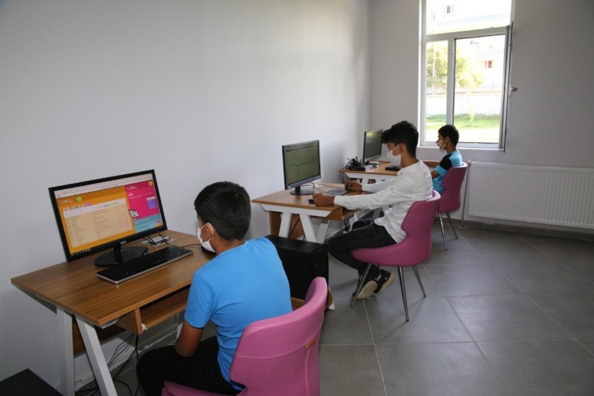 Batman Belediyesinden &ouml;ğrencilere EBA destek noktası