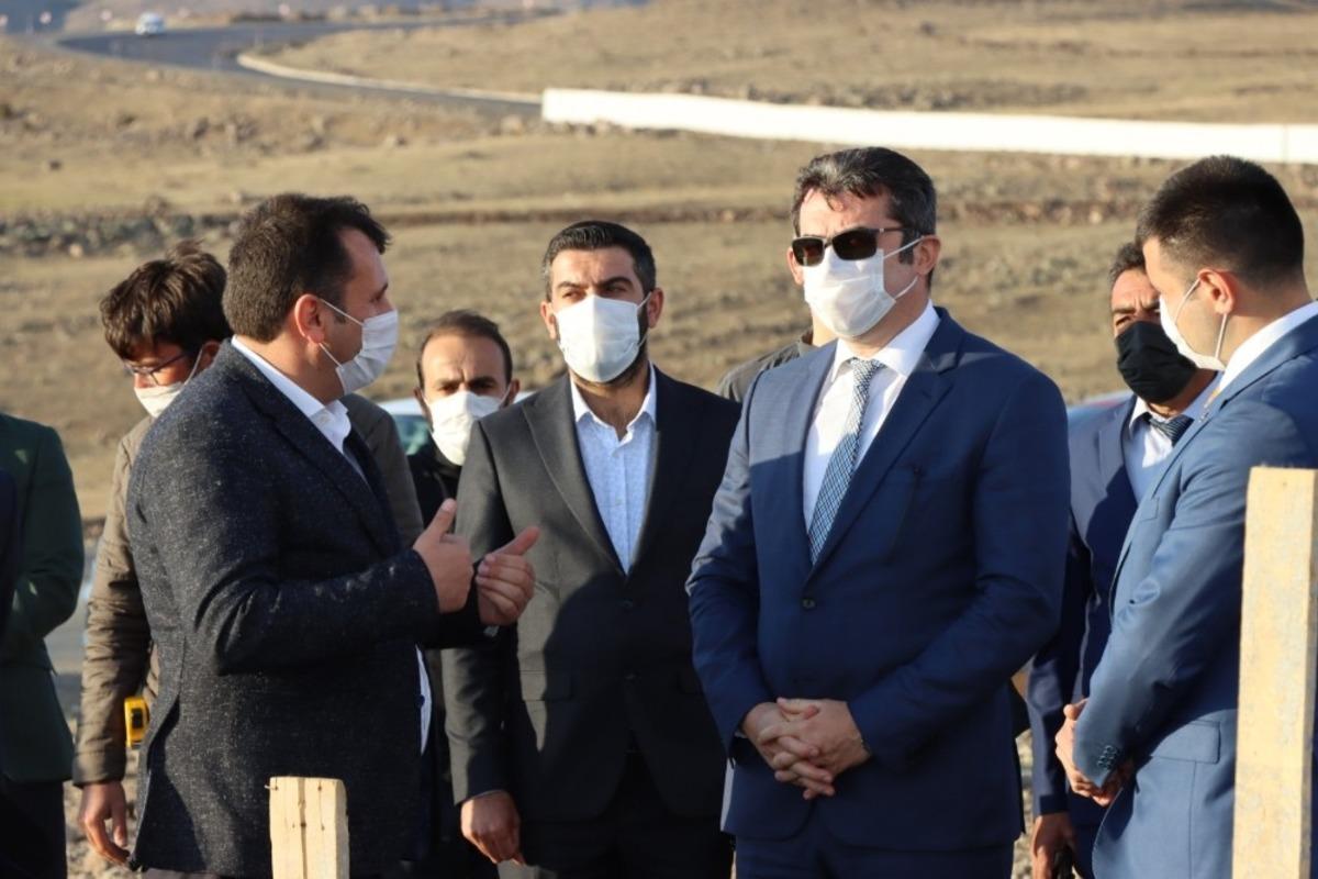 Vali Memiş &Ccedil;at Belediyesi&rsquo;nin tesis inşaatını gezdi