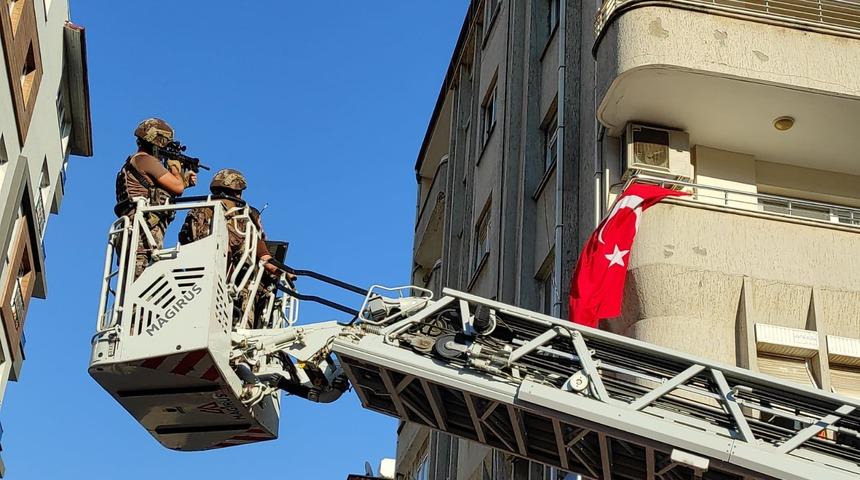 Hatay'da rehine krizi! &Ouml;zel harekat b&ouml;yle m&uuml;dahale etti
