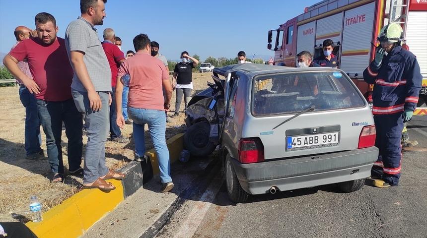 Manisa'da trafik kazası: 1 &ouml;l&uuml;, 2 yaralı