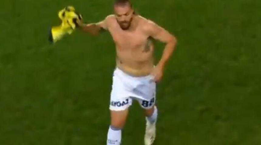 Caner Erkin'e forma tepkisi!