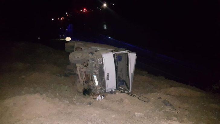 Kamyon kazasına giden itfaiye aracı şarampole devrildi G2